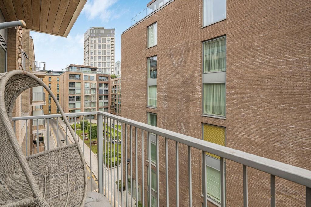 Property photo 2 of 16 Balcony