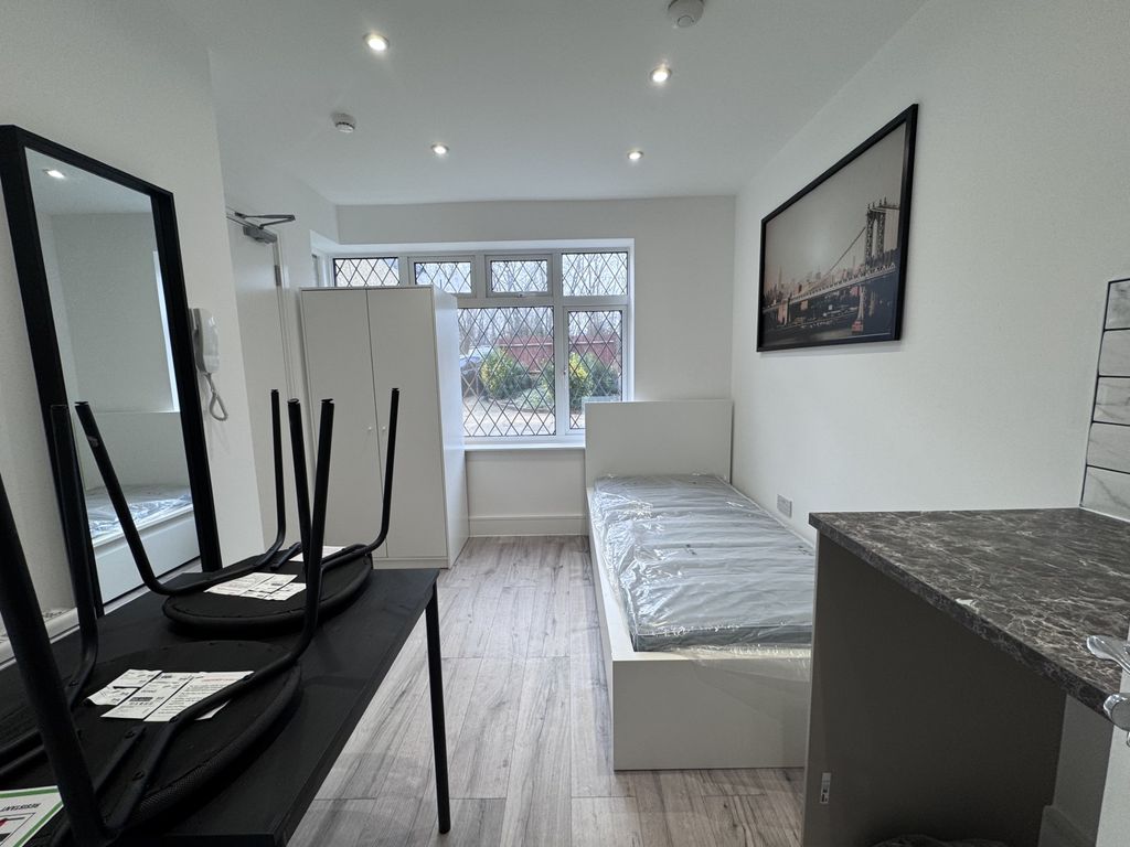 Property photo 1 of 3