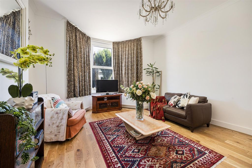 Property photo 2 of 47 Chadwick Road, E11