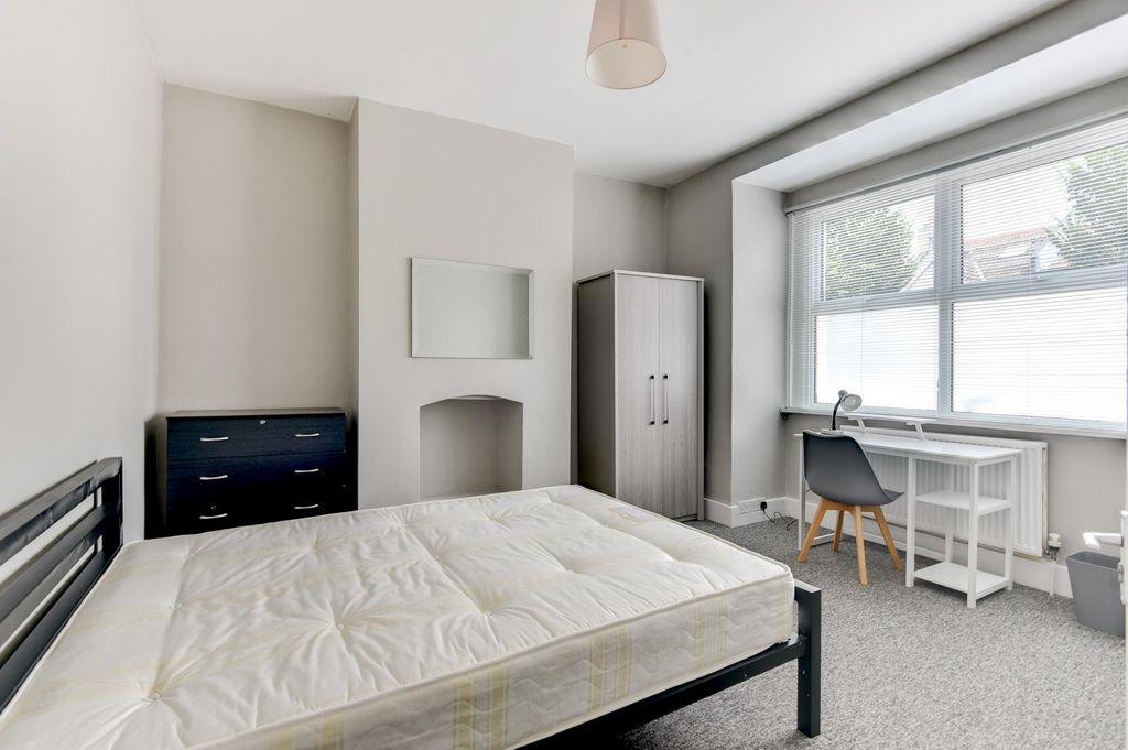 Additional image 13 of 7 bed semi-detached house to rentBernard Road, Brighton BN2