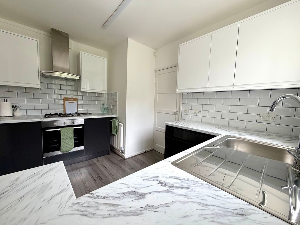Property photo 2 of 17 Kitchen