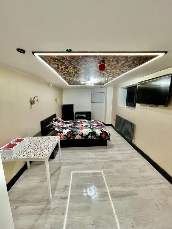 Property photo 1 of 12 Spacious Modern Bedroom With Stylish Features...