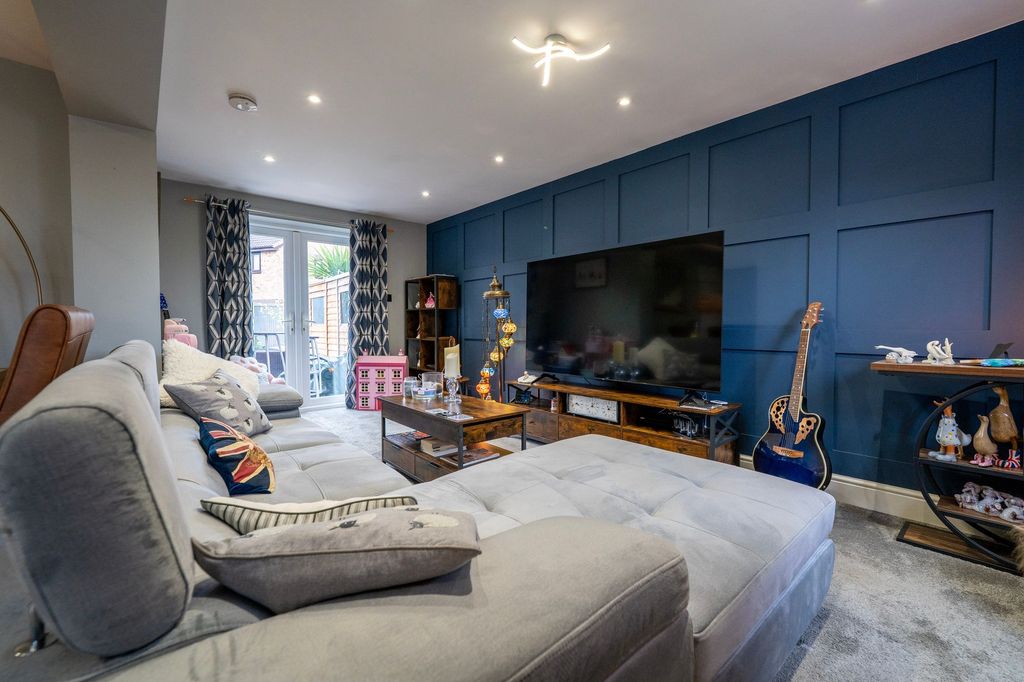 Property photo 3 of 18