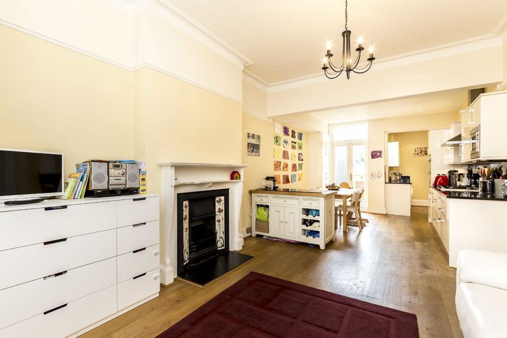 Property photo 2 of 10