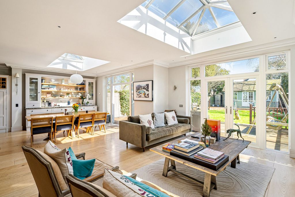 Property photo 1 of 23