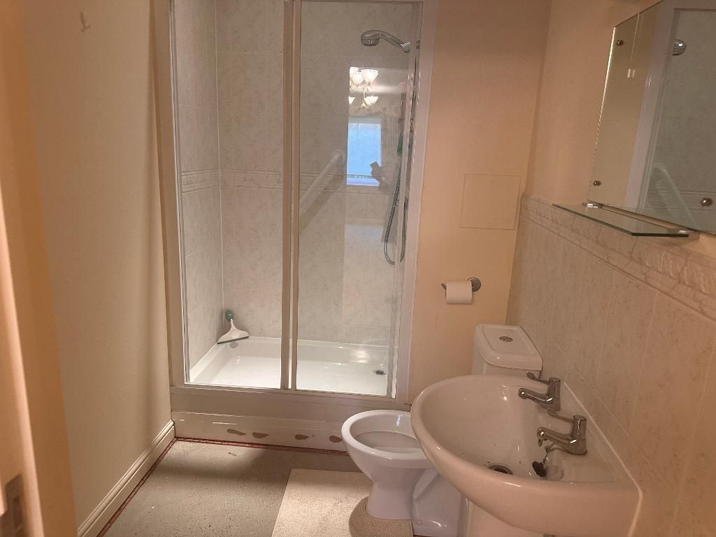 Property photo 3 of 15 En Suite