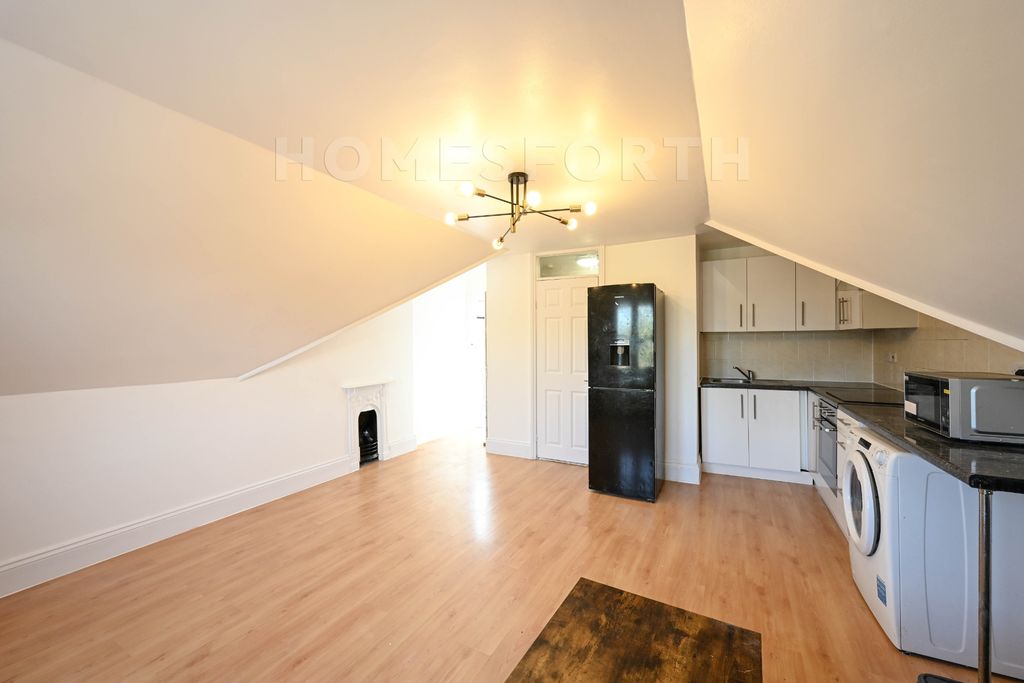 Property photo 3 of 10 Photo 3