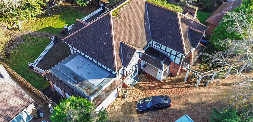 Property photo 2 of 31 4600773