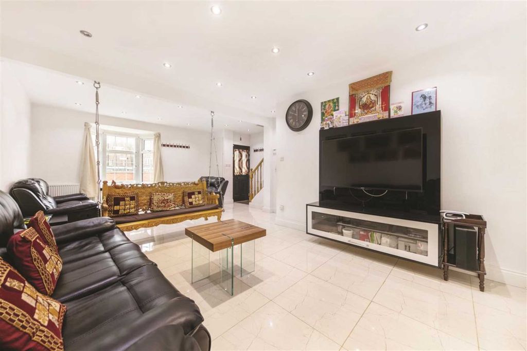 Property photo 1 of 21
