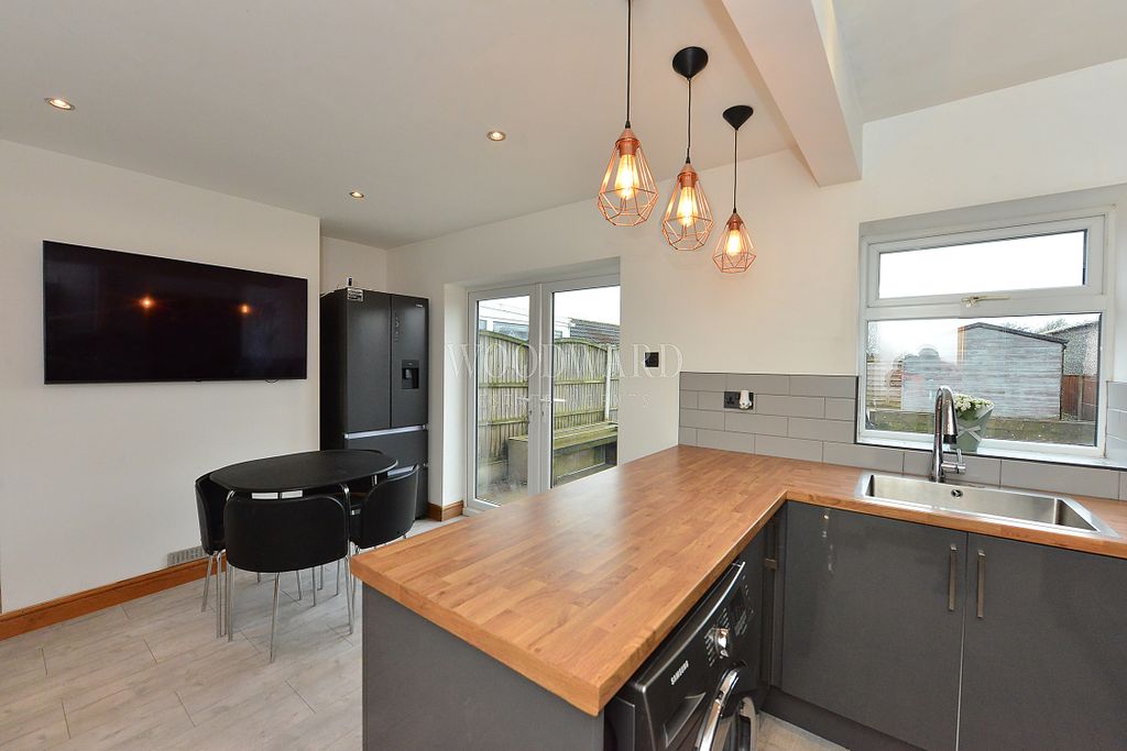 Property photo 2 of 15 Kitchen/Dining Room