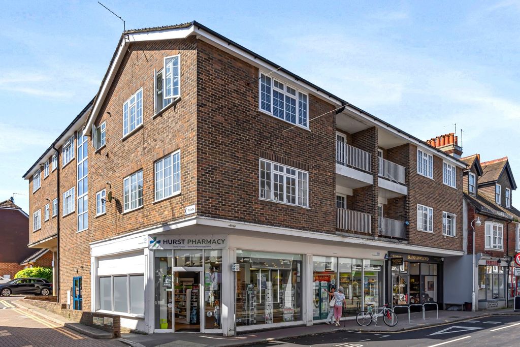 2 bed flat for saleHigh Street, Hurstpierpoint, Hassocks, West Sussex BN6