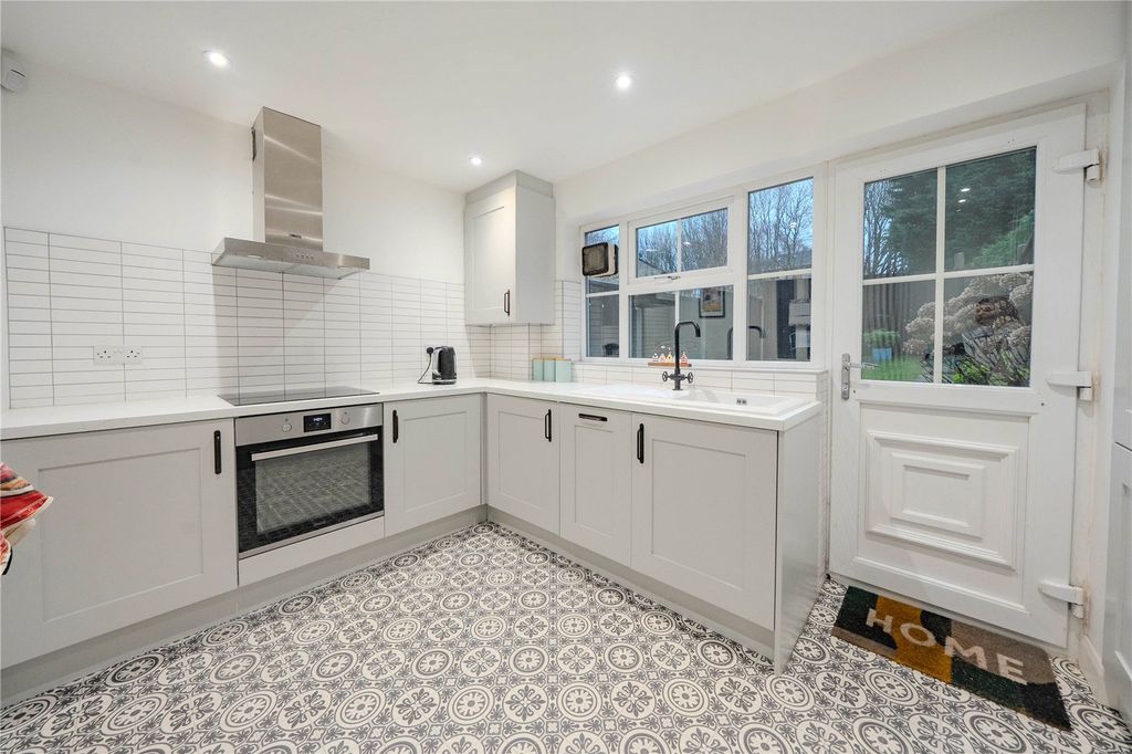 Property photo 2 of 17 Picture No. 24