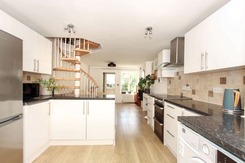 Property photo 3 of 12 Photo 8