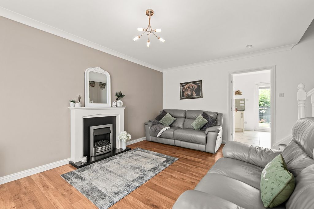 Property photo 3 of 31 4299948