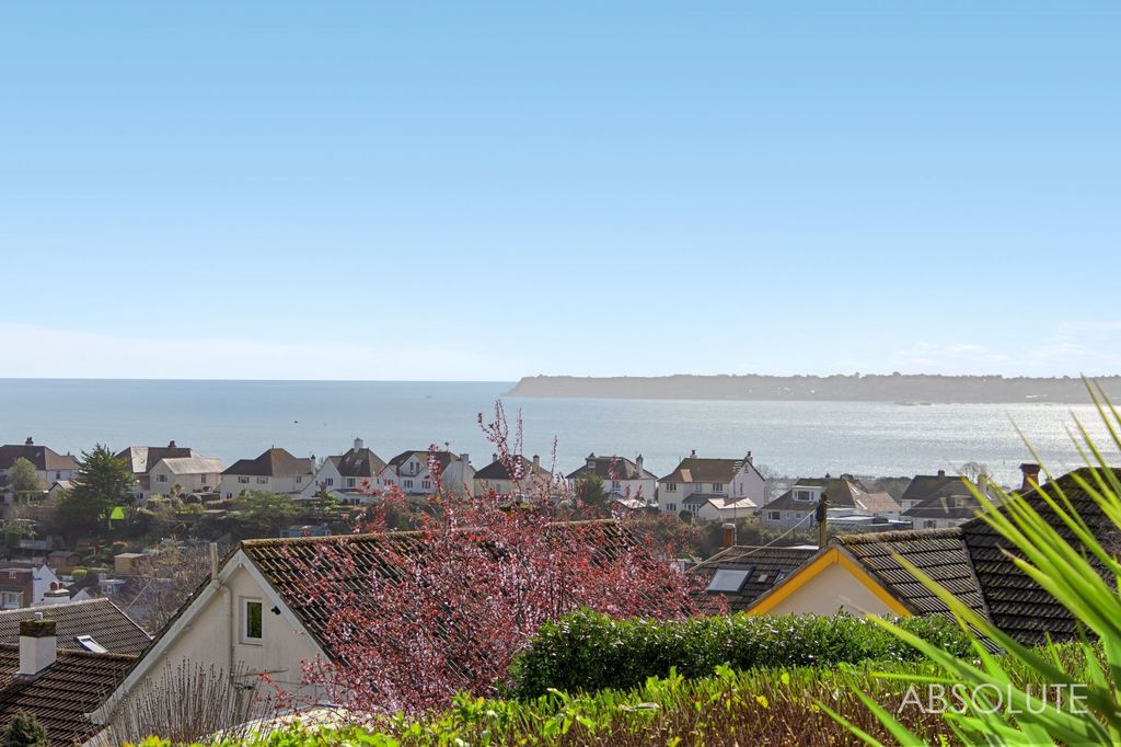 Property photo 2 of 22 Sea View