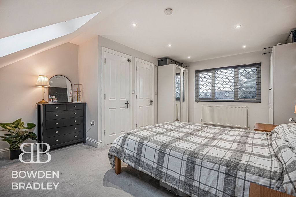 Property photo 3 of 21