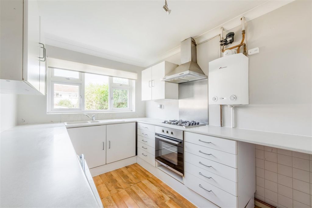 Property photo 3 of 24 60 Parsonage Road, Henfield-3.Jpg