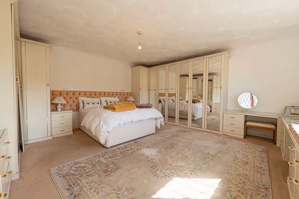 Property photo 1 of 44