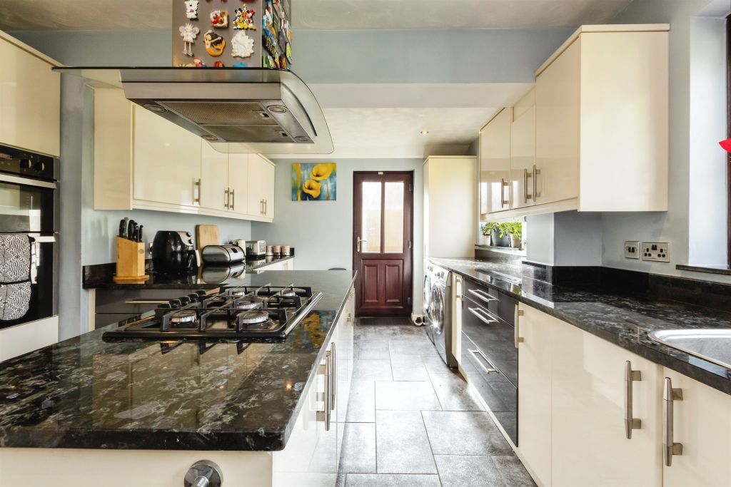 Property photo 3 of 33