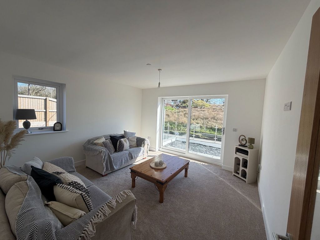 Property photo 3 of 29