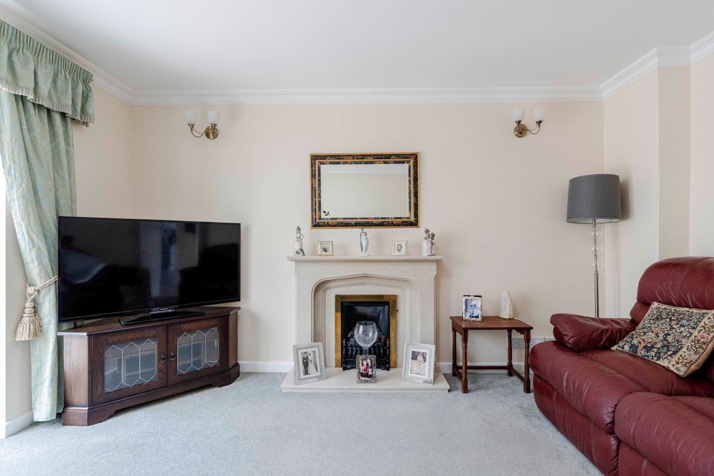 Property photo 3 of 19 Photo 8