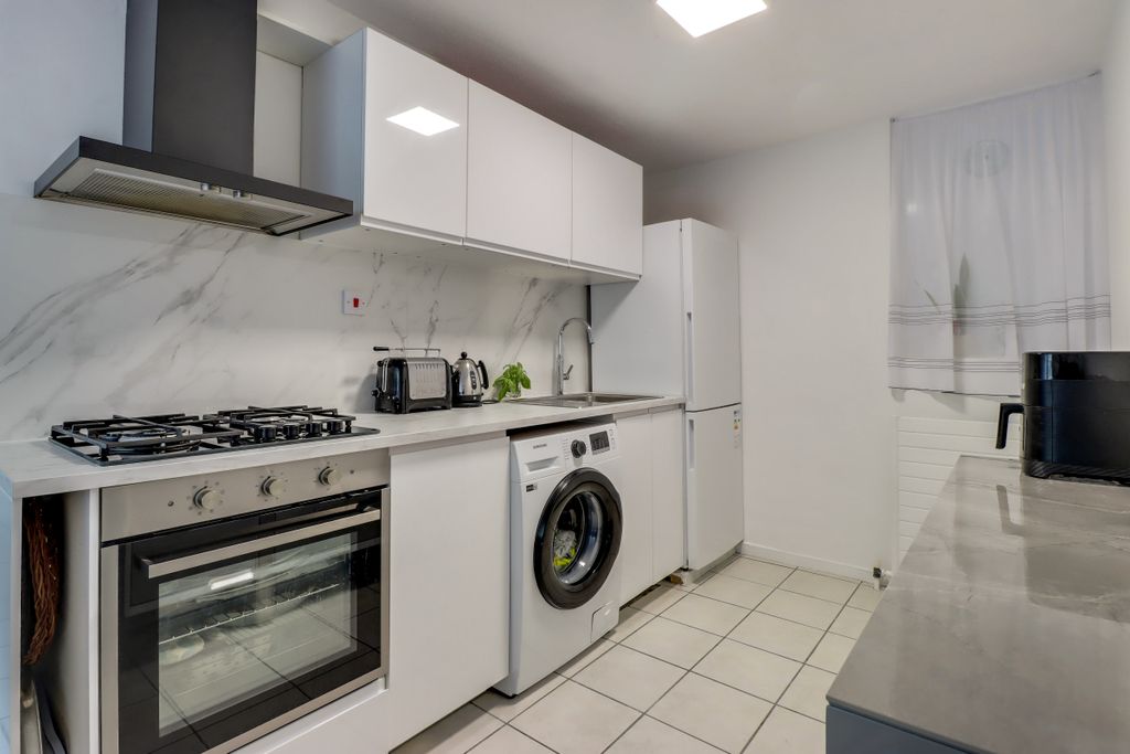 Property photo 2 of 10 Kit2-1