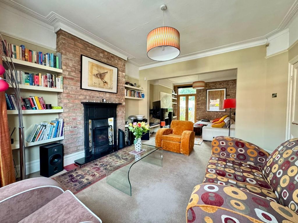 Property photo 2 of 30