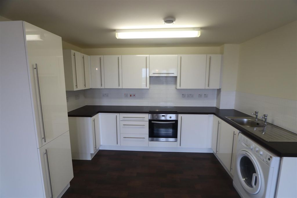 Property photo 3 of 7 Kitchen.Jpg