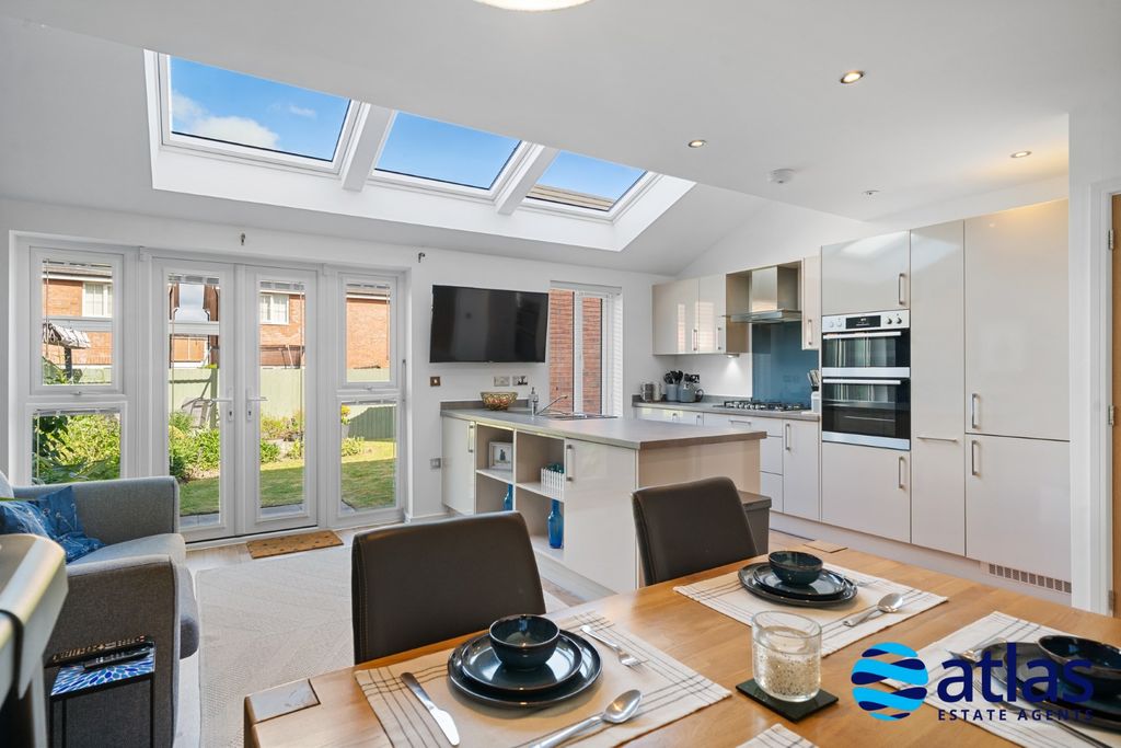 Property photo 3 of 34 Kitchen/Dining Space