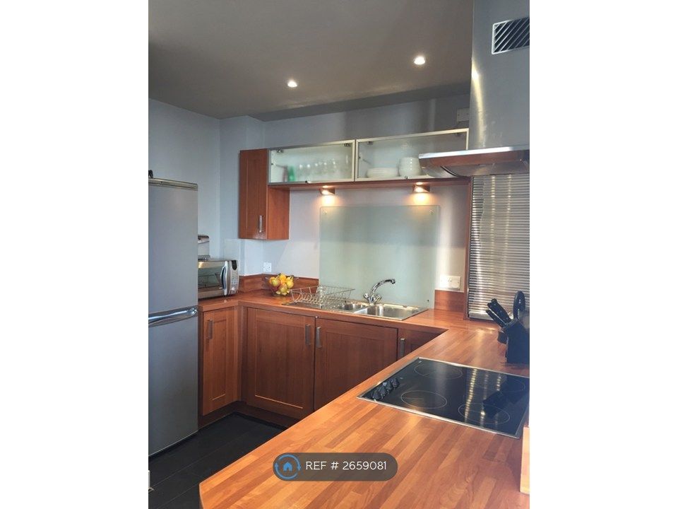 Property photo 3 of 7 Kitchen