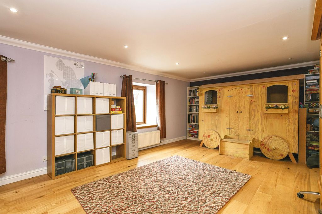 Property photo 2 of 30