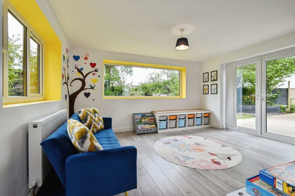 Property photo 3 of 25 Pbox-Img.Jpg