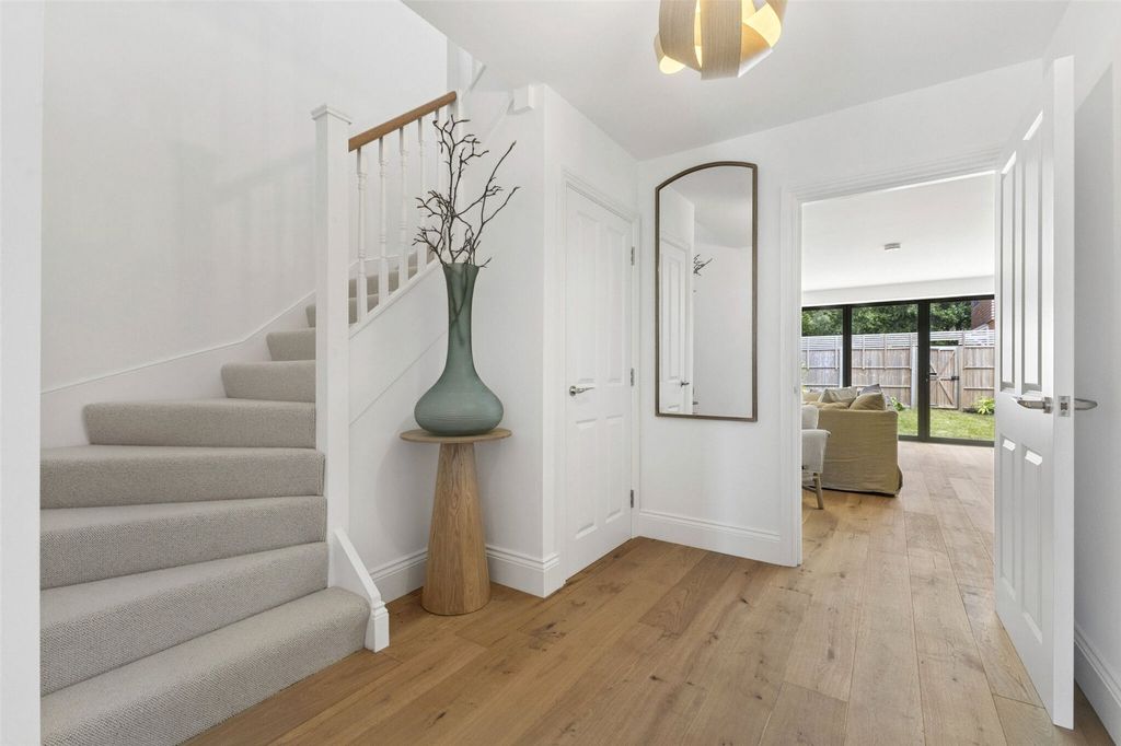 Property photo 2 of 12 Show Home