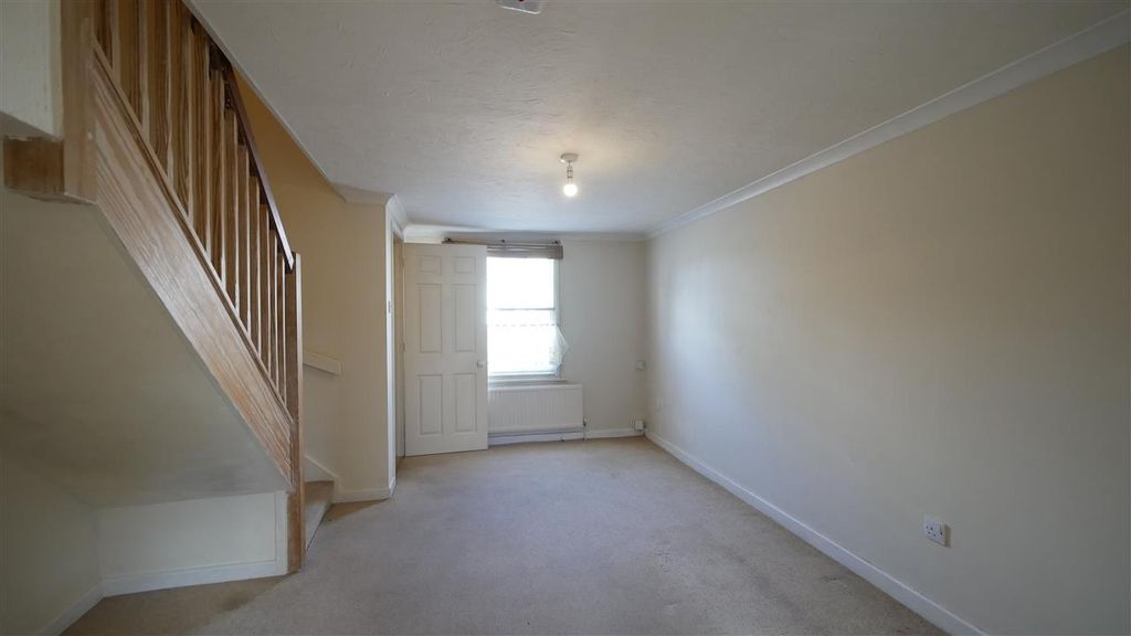 Property photo 2 of 10 Lounge