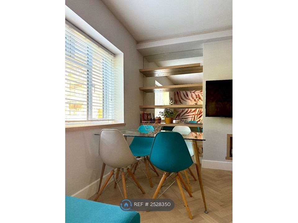 Property photo 3 of 11 Dining