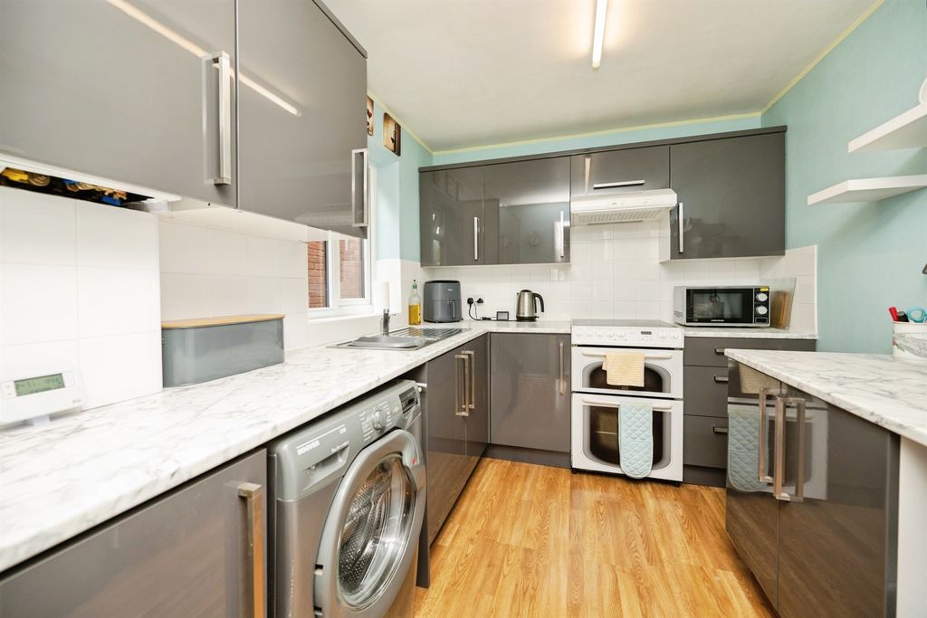 Property photo 3 of 13