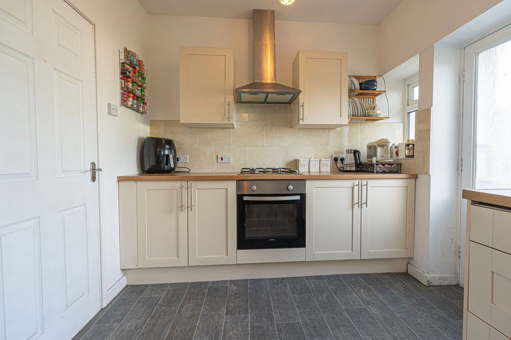 Property photo 2 of 29