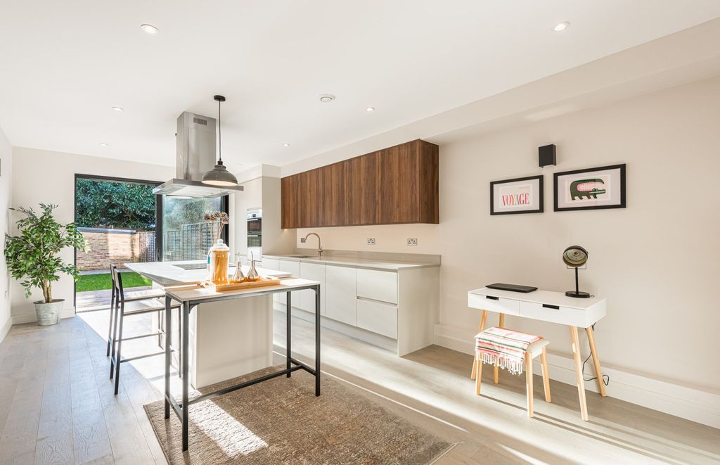 Property photo 1 of 23