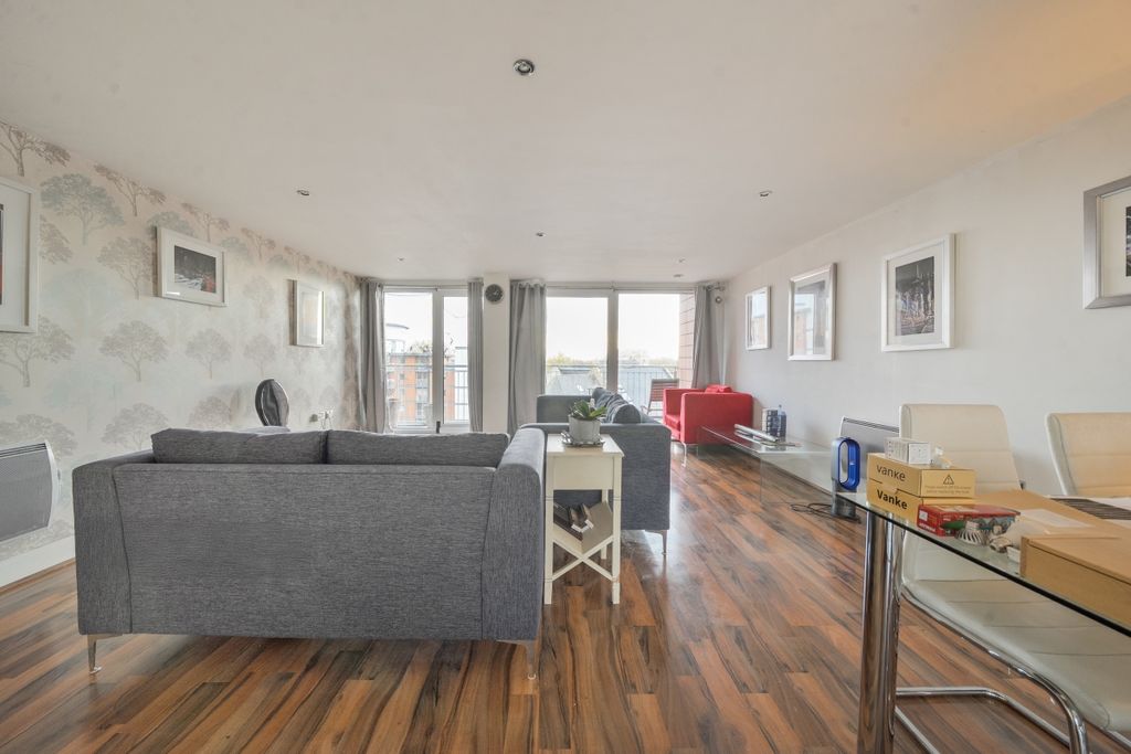 Property photo 2 of 15 1375084-15-690c7d...