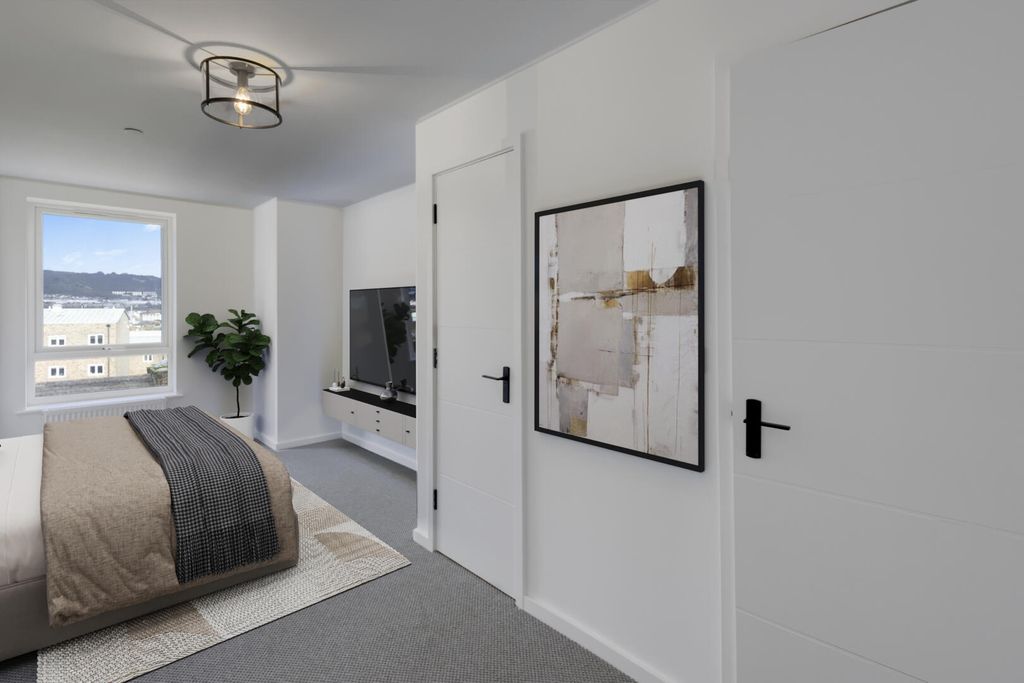 Property photo 3 of 10 Bedroom