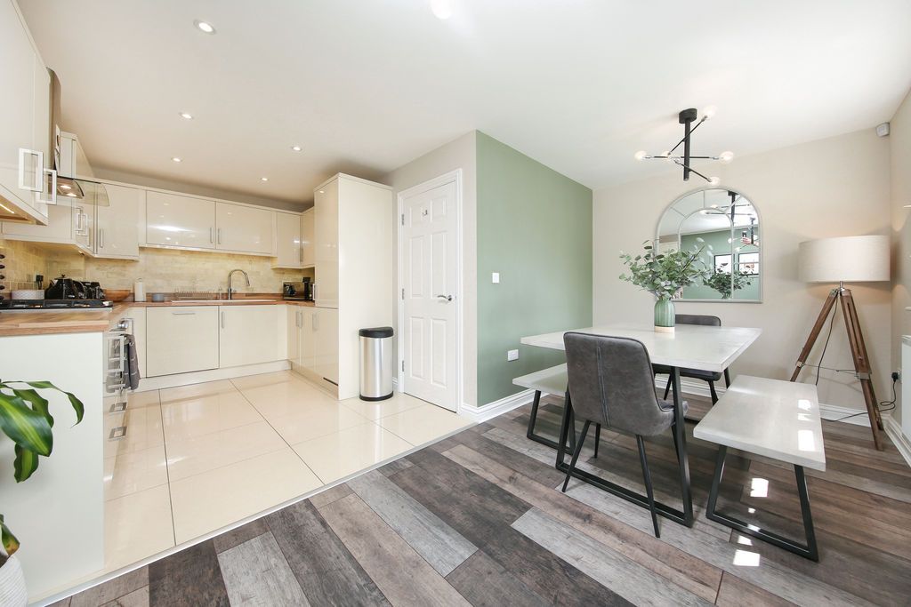 Property photo 3 of 31 Kitchen Diner