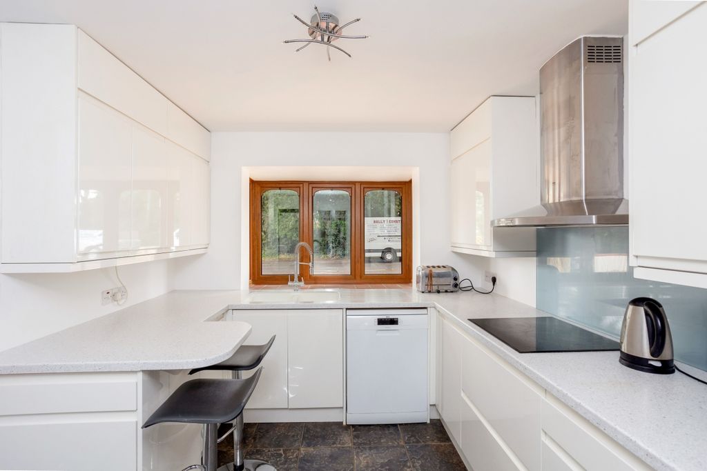 Property photo 3 of 25