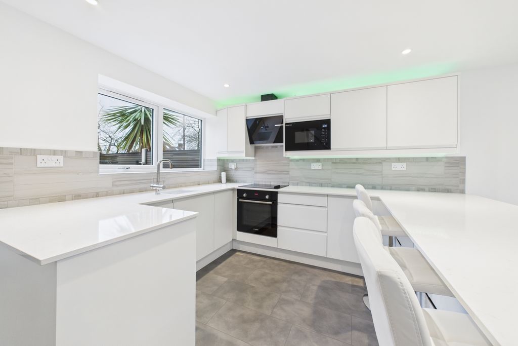 Property photo 2 of 22 Kitchen