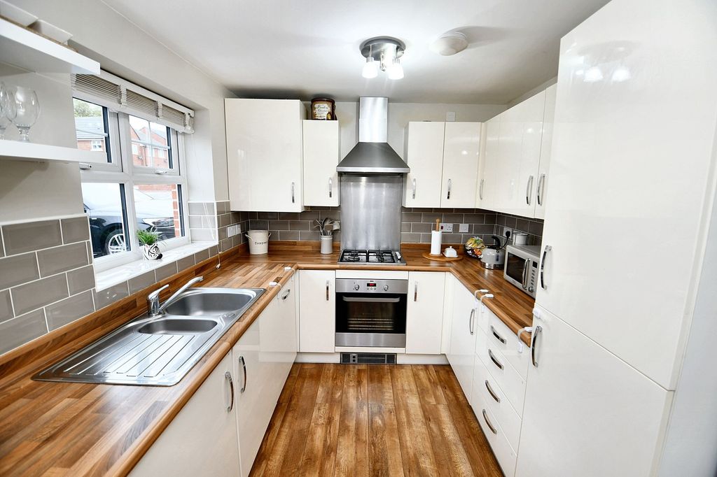 Property photo 3 of 19