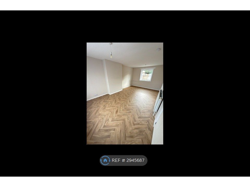 Property photo 1 of 18 Living Room
