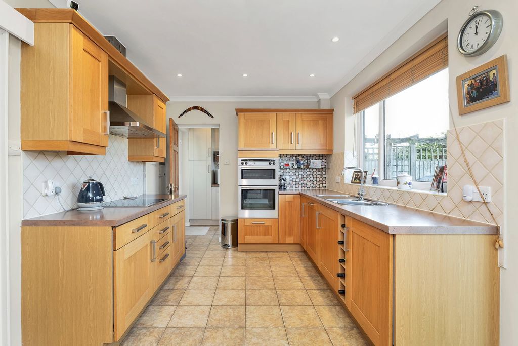 Property photo 3 of 11