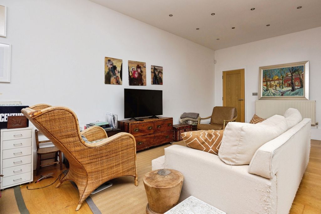 Property photo 2 of 18 Pbox-Img.Jpg