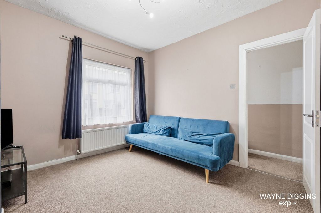 Property photo 3 of 18