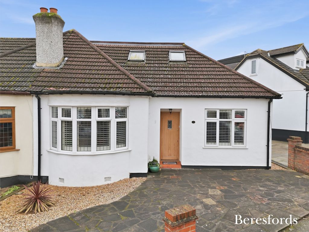 Property photo 1 of 16 Front