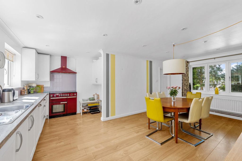 Property photo 3 of 21